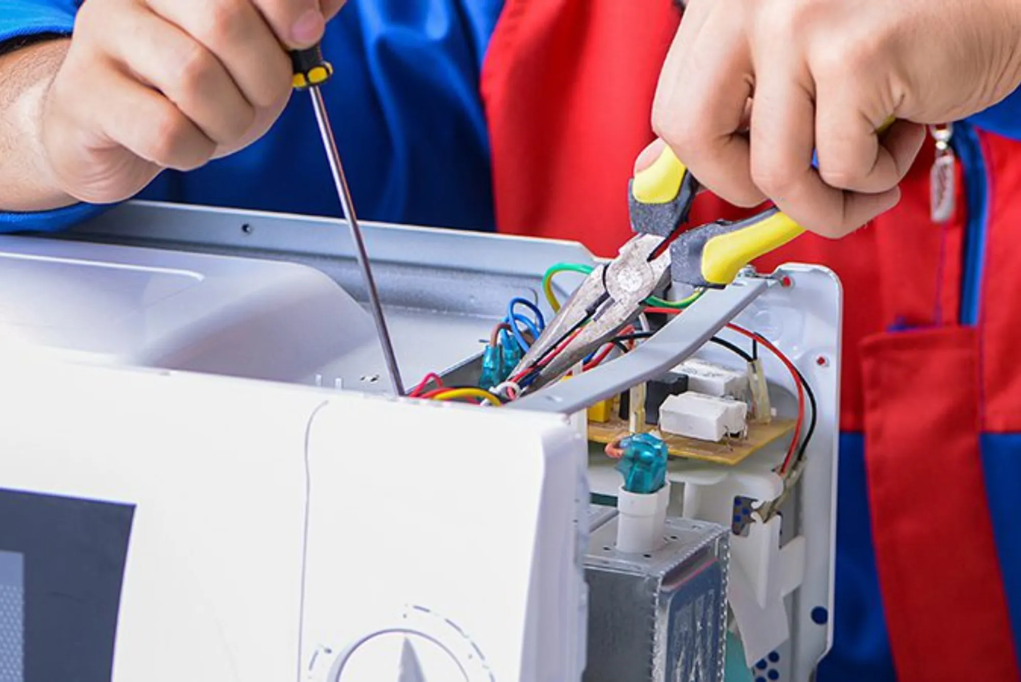 الإصلاح الاحترافي للأسلاك الكهربائية والأعطال في الأفران